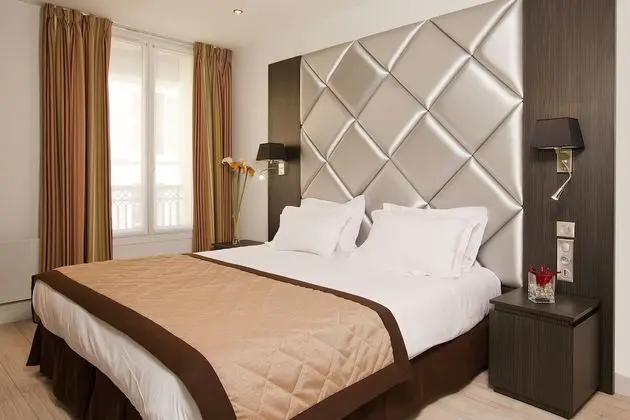 Büyük Yataklı Tek Kişilik Oda