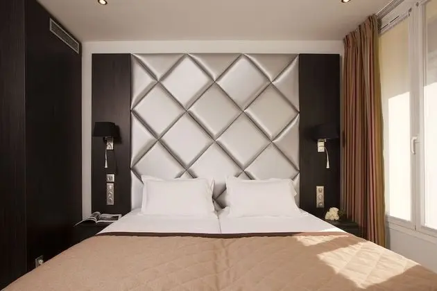 Büyük Yataklı Tek Kişilik Oda