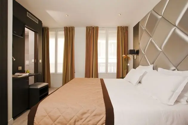 Büyük Yataklı Tek Kişilik Oda