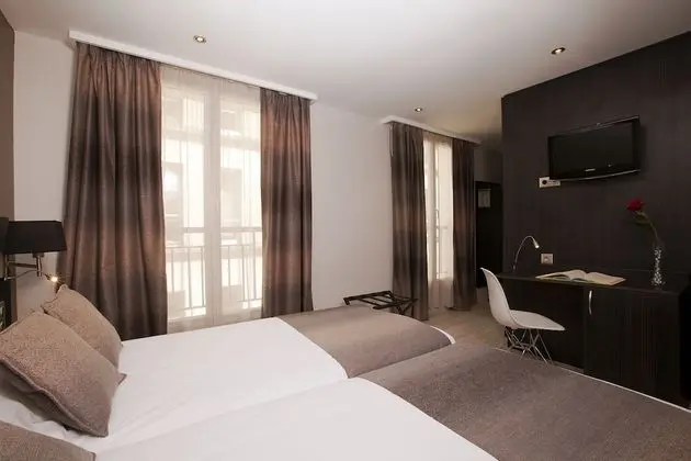 Büyük Yataklı Tek Kişilik Oda