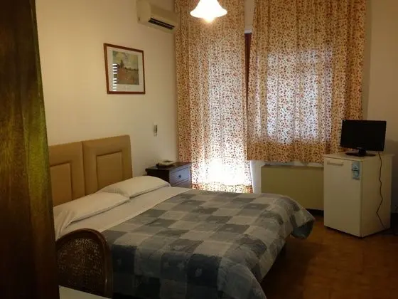 Economy Tek Büyük Yataklı Oda