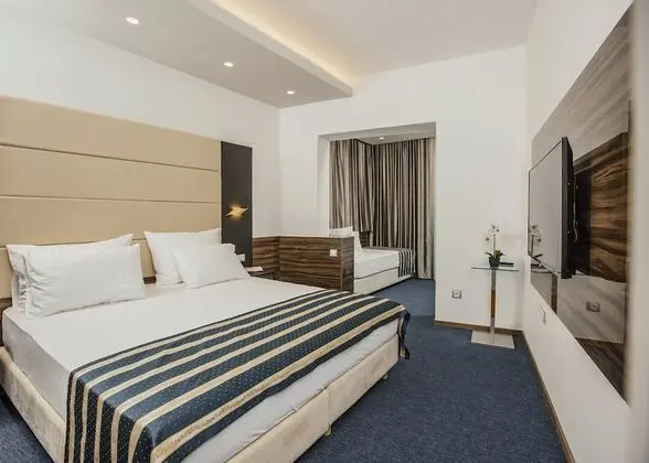 Üç Kişilik Oda, Balkon, Park Manzaralı