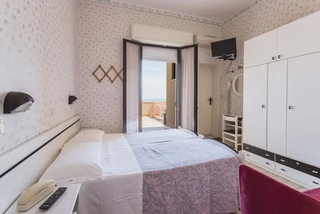 Standard Üç Kişilik Oda, Deniz Manzaralı