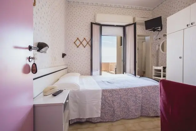 Standard Üç Kişilik Oda, Deniz Manzaralı