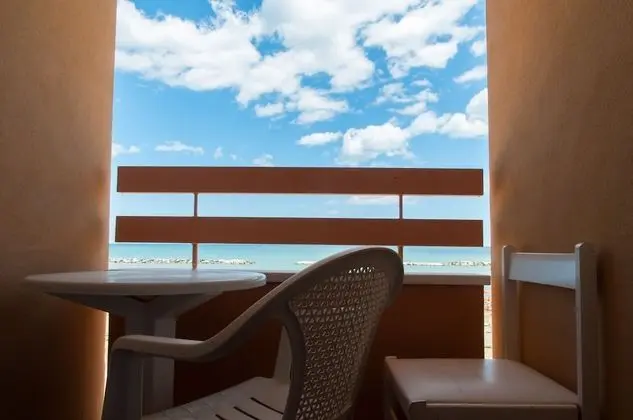 Standard Üç Kişilik Oda, Deniz Manzaralı