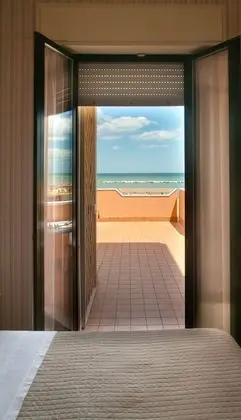 Standard Üç Kişilik Oda, Deniz Manzaralı