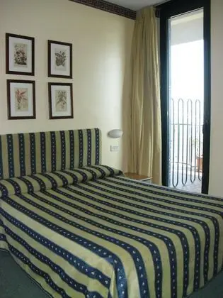 Tek Büyük Yataklı Oda, Balkon, Deniz Manzaralı (Small)