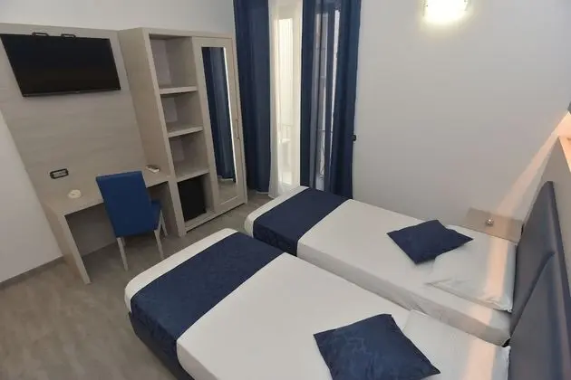 Business Tek Büyük veya İki Ayrı Yataklı Oda (102)