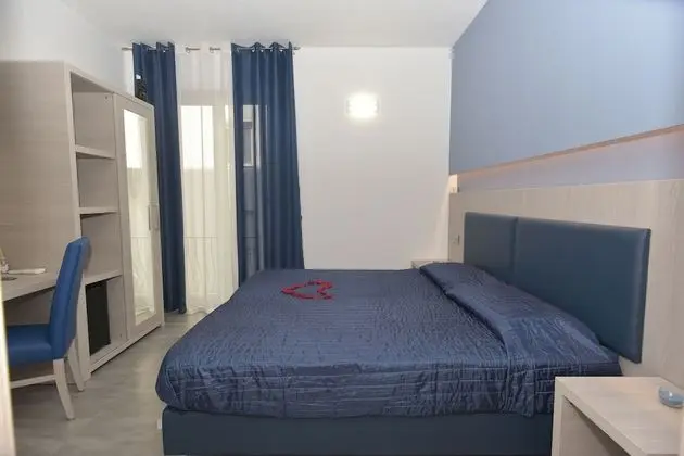 Business Tek Büyük veya İki Ayrı Yataklı Oda (102)