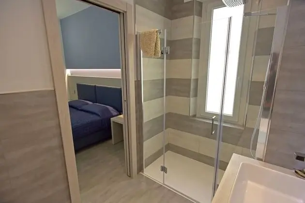 Business Tek Büyük veya İki Ayrı Yataklı Oda (102)