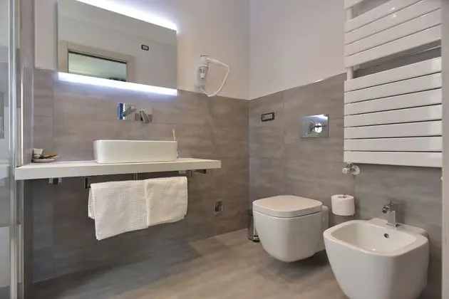Business Tek Büyük veya İki Ayrı Yataklı Oda (102)