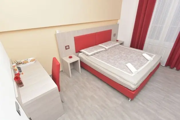 Comfort Tek Büyük veya İki Ayrı Yataklı Oda (103)