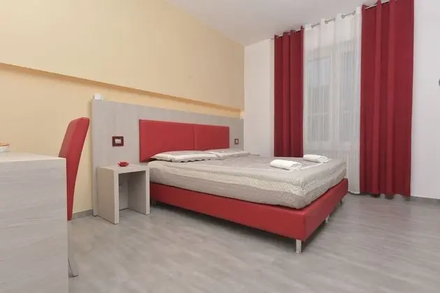 Comfort Tek Büyük veya İki Ayrı Yataklı Oda (103)