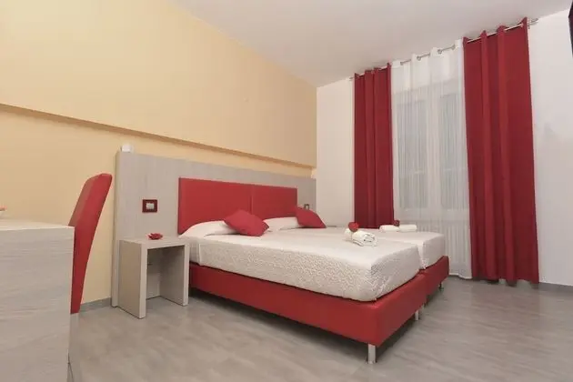 Comfort Tek Büyük veya İki Ayrı Yataklı Oda (103)