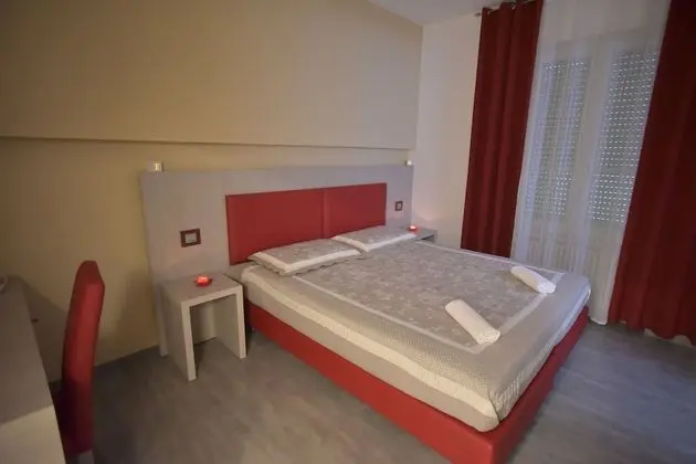 Comfort Tek Büyük veya İki Ayrı Yataklı Oda (103)