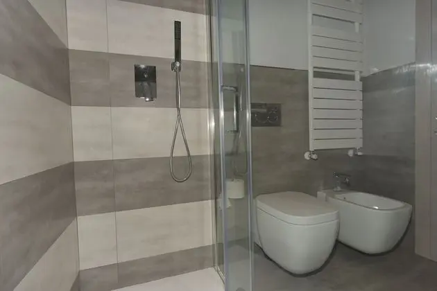 Comfort Tek Büyük veya İki Ayrı Yataklı Oda (103)