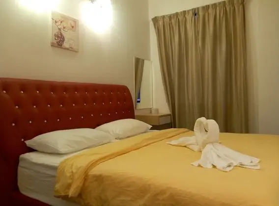 Daire, 3 Yatak Odası, Havuz Manzaralı