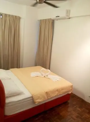 Daire, 3 Yatak Odası, Havuz Manzaralı