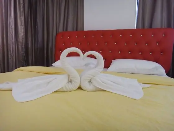 Daire, 3 Yatak Odası, Havuz Manzaralı