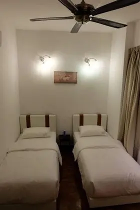 Daire, 3 Yatak Odası, Havuz Manzaralı