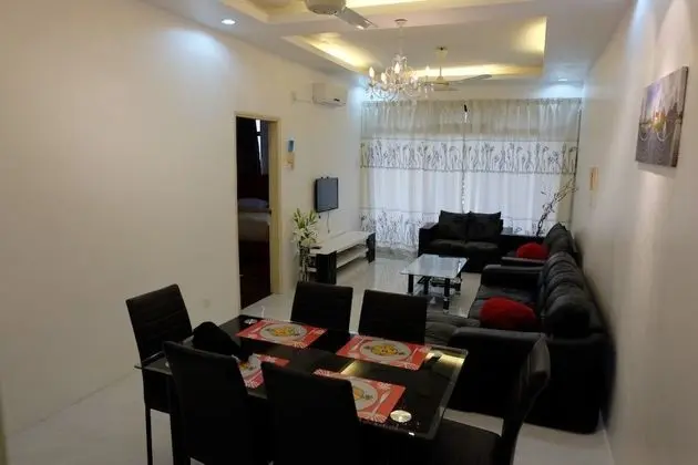 Daire, 3 Yatak Odası, Havuz Manzaralı