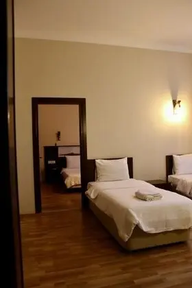 Suite, Kara Manzaralı