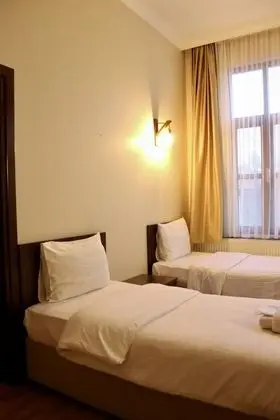 Suite, Kara Manzaralı