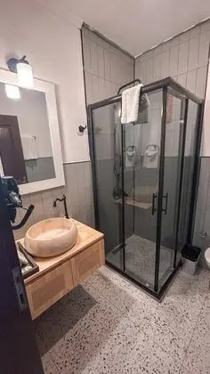 Triple, Kara Manzaralı