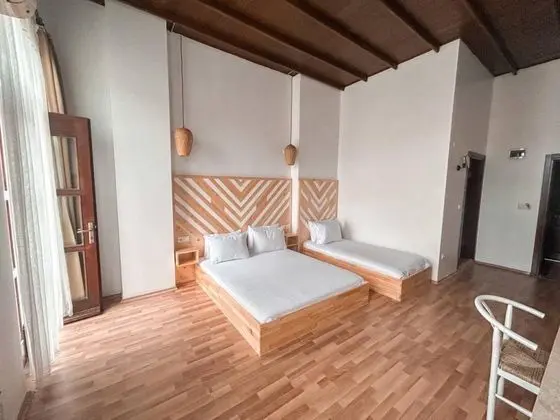 Triple, Kara Manzaralı