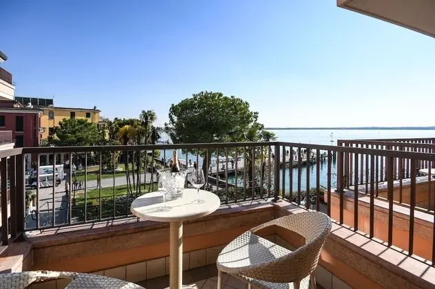 Junior Süit, Balkon, Göl Manzaralı