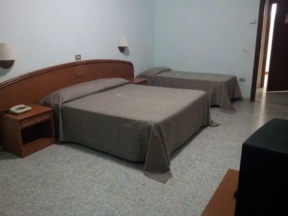 Üç Kişilik Oda