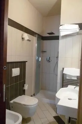 Üç Kişilik Oda