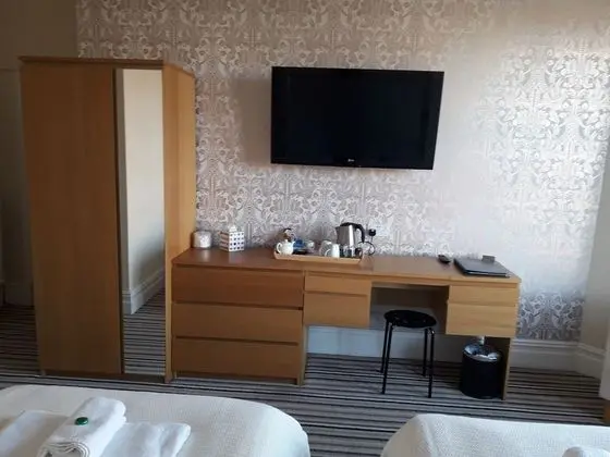 Tek Büyük veya İki Ayrı Yataklı Oda, Banyolu/Duşlu (B&B)