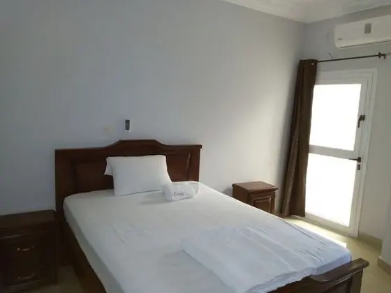 Basic Oda, 1 Büyük (Queen) Boy Yatak, Şehir Manzaralı