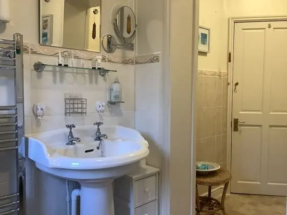 Tek Büyük veya İki Ayrı Yataklı Oda, Özel Banyo (Rose)
