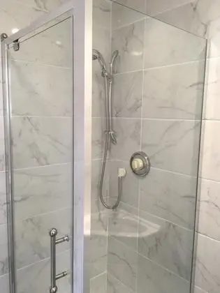 Tek Büyük Yataklı Oda, Banyolu/Duşlu