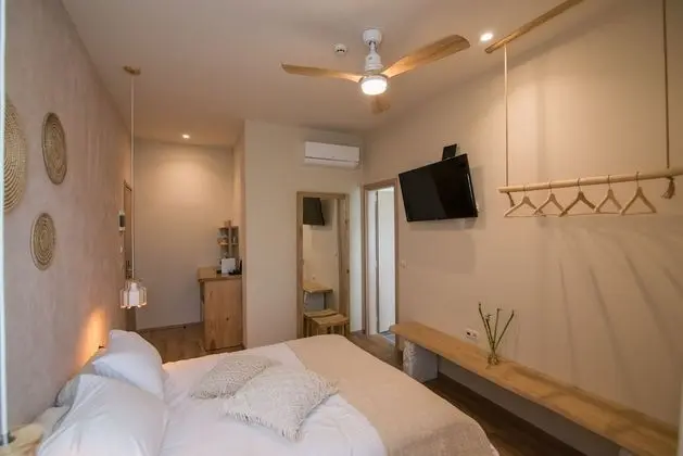 Deluxe Tek Büyük Yataklı Oda, 1 Büyük (Queen) Boy Yatak, Balkon/Veranda, Şehir Manzaralı (Carmen)