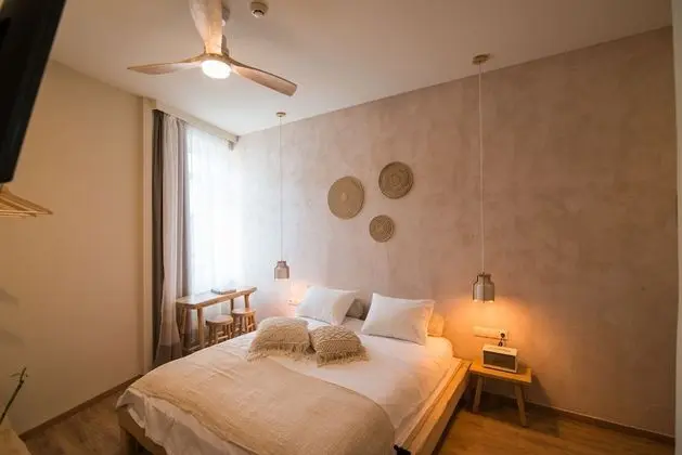 Deluxe Tek Büyük Yataklı Oda, 1 Büyük (Queen) Boy Yatak, Balkon/Veranda, Şehir Manzaralı (Carmen)