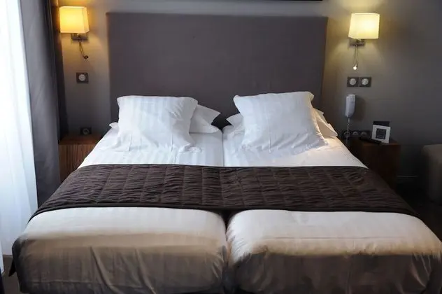 Comfort Tek Büyük veya İki Ayrı Yataklı Oda