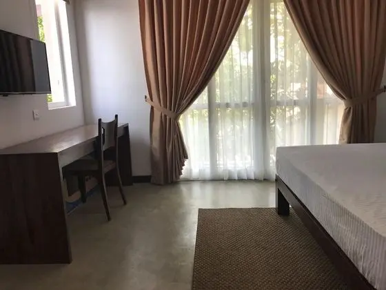 Deluxe Tek Büyük Yataklı Oda, Özel Banyo, Bahçe Manzaralı