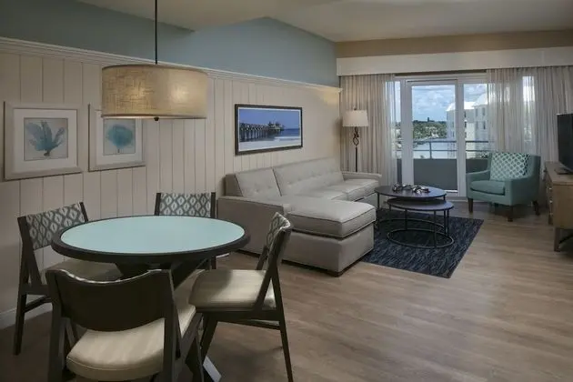 One Bedroom Tower Naples View King