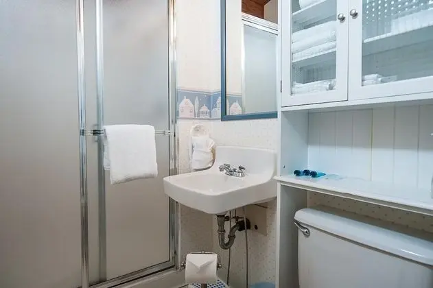 Ev, Birden Çok Yatak (Edgewood Escape)