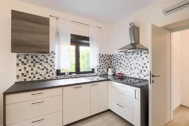 Apart Daire (Edi - amazing location by the sea - A)