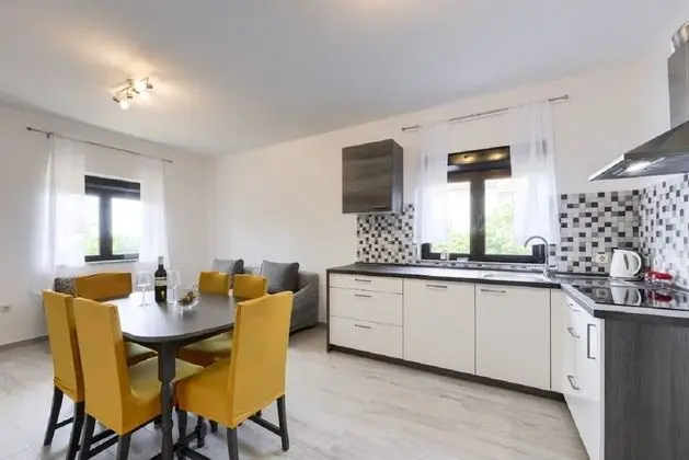Apart Daire (Edi - amazing location by the sea - A)