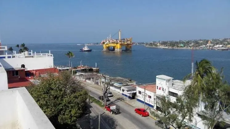 Junior Süit, 1 En Büyük (King) Boy Yatak, Buzdolabı ve Mikrodalga, Denize Bakan