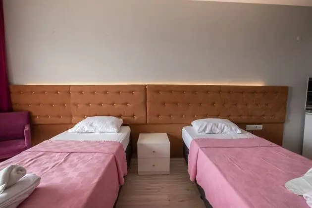 Üç Kişilik Oda