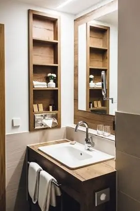 Superior Tek Büyük Yataklı Oda, Tepe Manzaralı