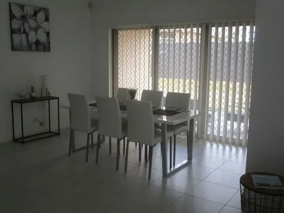 Ev, 4 Yatak Odası, Sigara İçilmez, Avlu Manzaralı