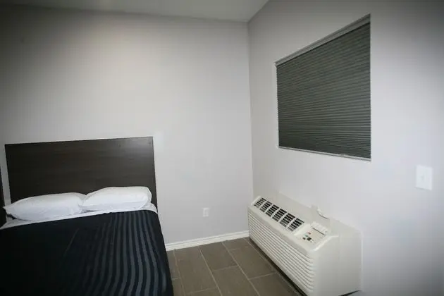 Basic Tek Büyük Yataklı Oda