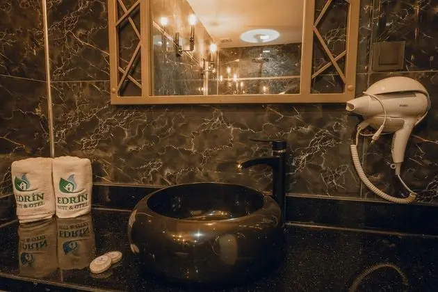 Comfort Tek Büyük veya İki Ayrı Yataklı Oda